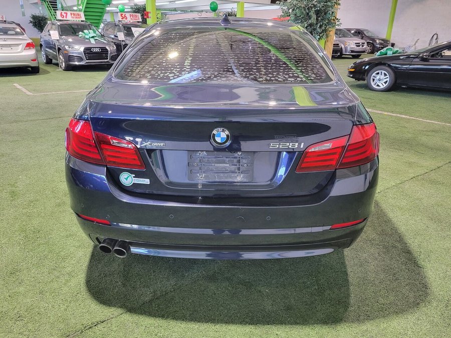 BMW Série 5 Traction intégrale xDrive 528i Berline 4 portes 2013 Bleu