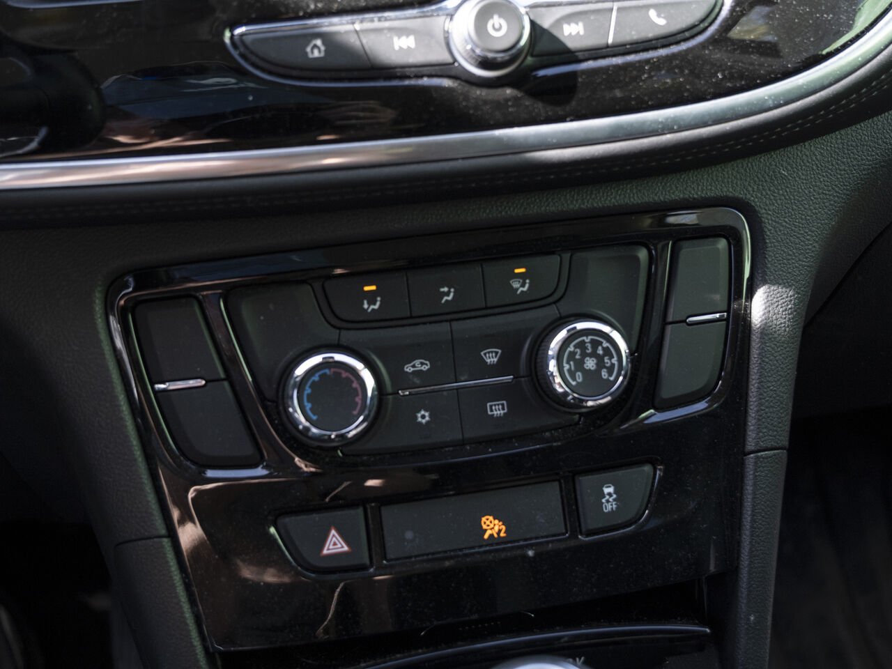 2022 Buick Encore White Gatineau - photo #14