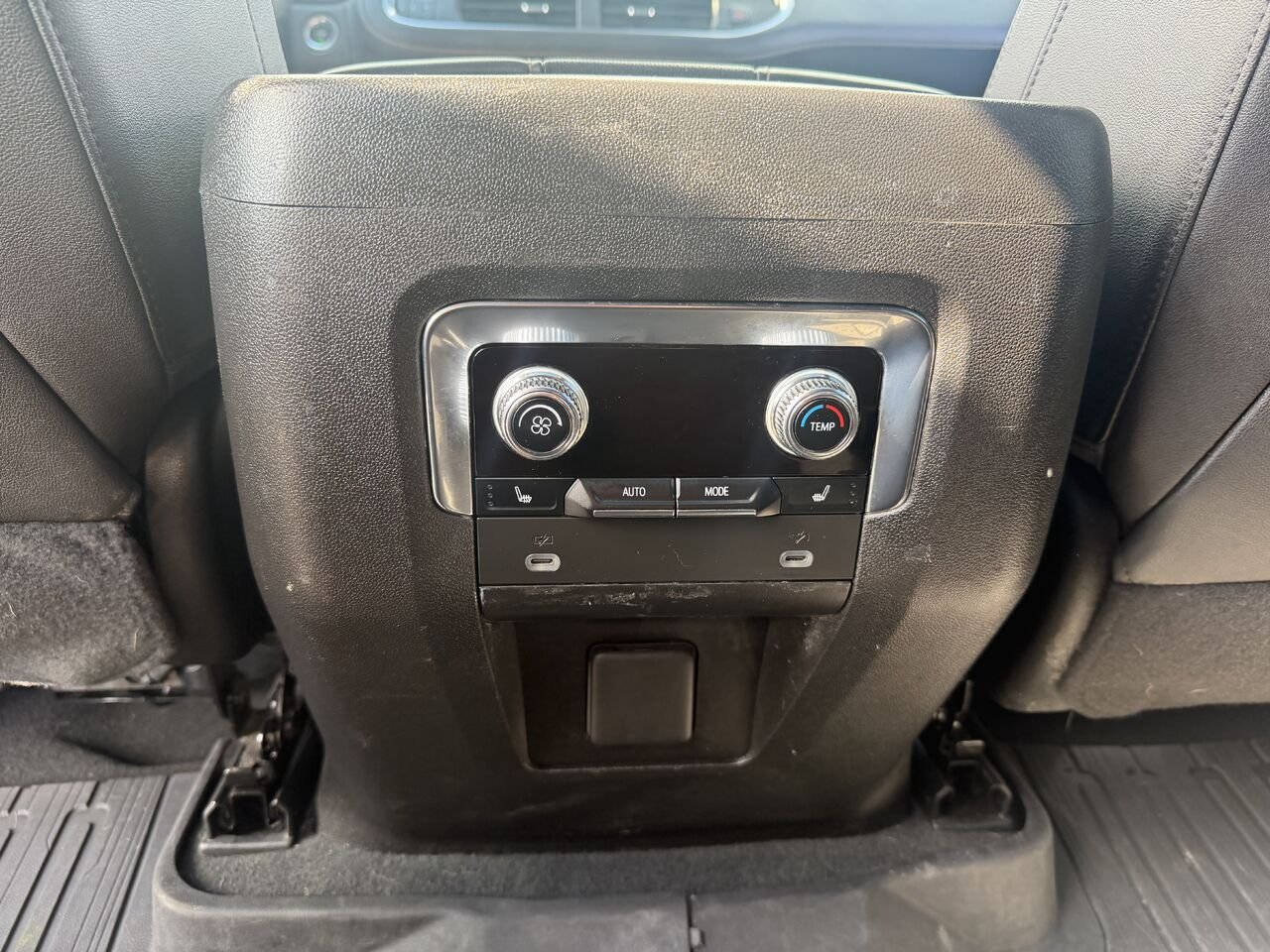 2023 GMC YUKON AT4 AT4 4 portes 4RM White Gatineau - photo #17
