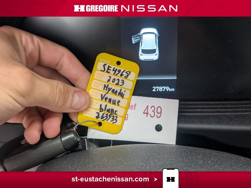 2023 Hyundai Venue White Laval - photo #12