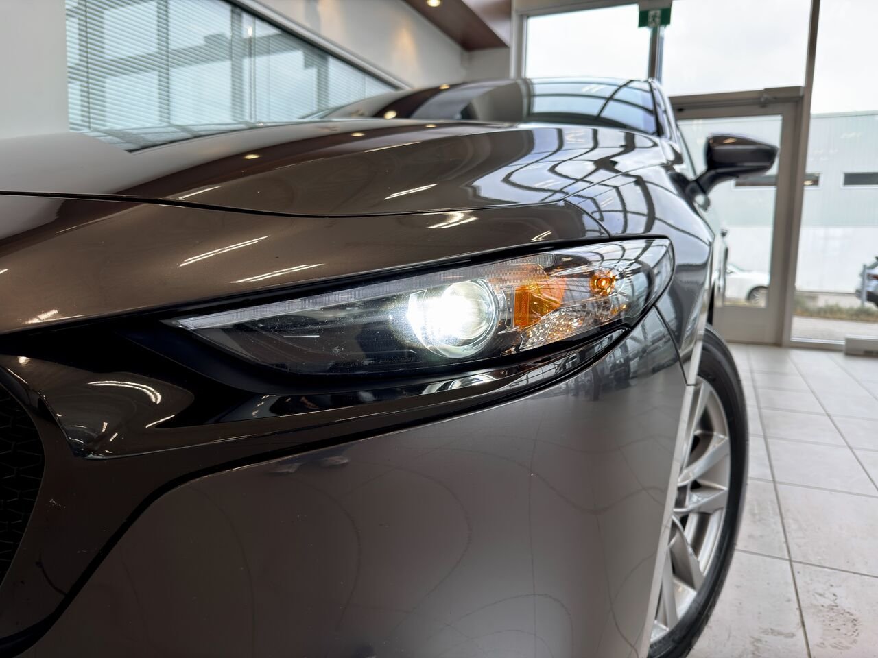 2024 Mazda Mazda3 Sport Grey Notre-Dame-des-Prairies - photo #4