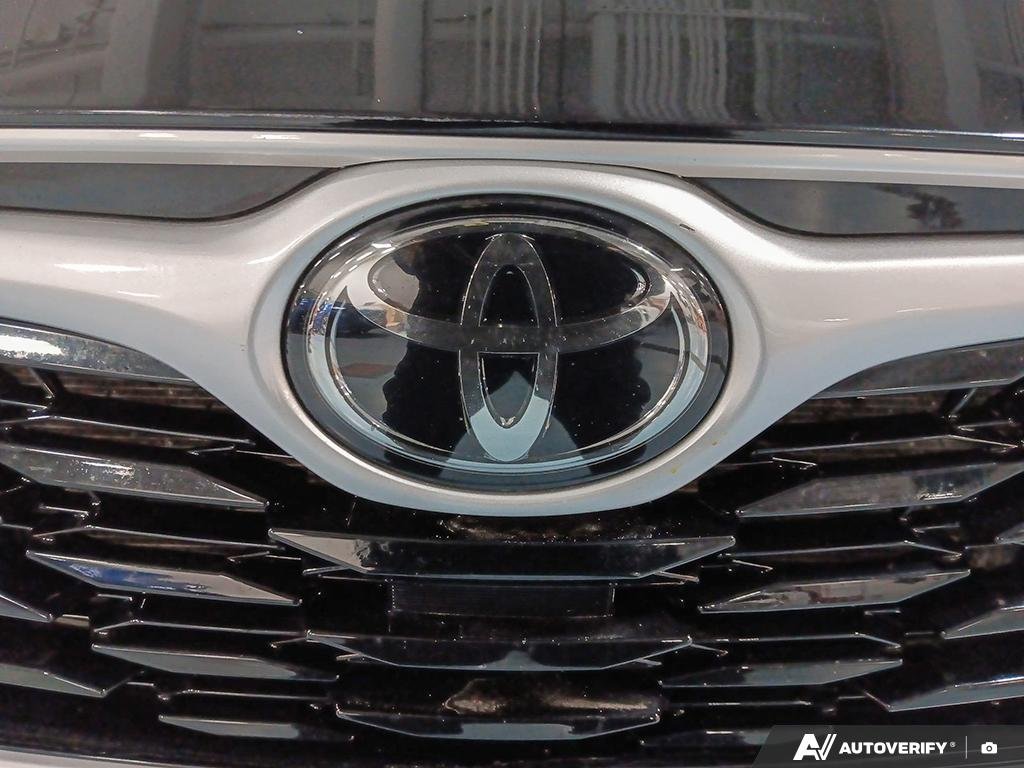 2021 Toyota Highlander 2602235A | XLE, well maintained local trade in. Black Edmonton - photo #8