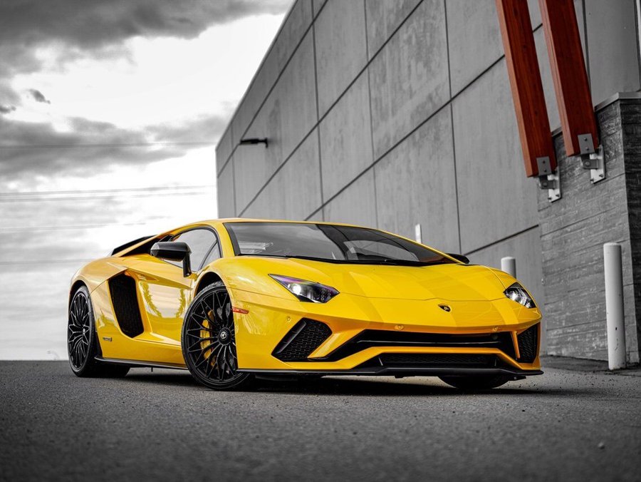 2018 Lamborghini Aventador 2018 Yellow