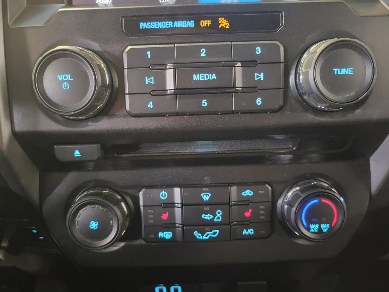 2018 Ford F-150 Black  - photo #25