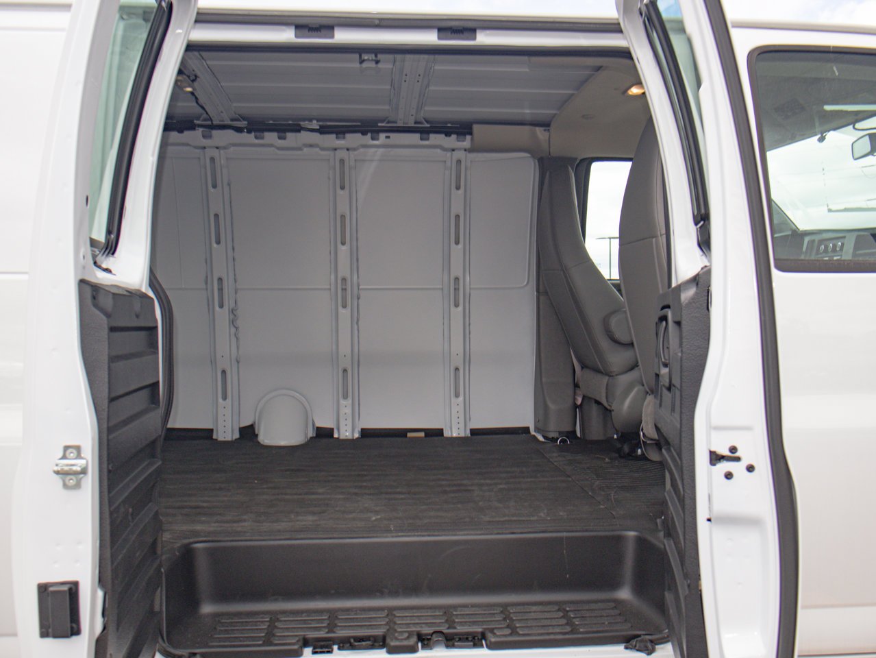 2025 Chevrolet Express Cargo Van RWD 3500 155 White Sherwood Park - photo #12