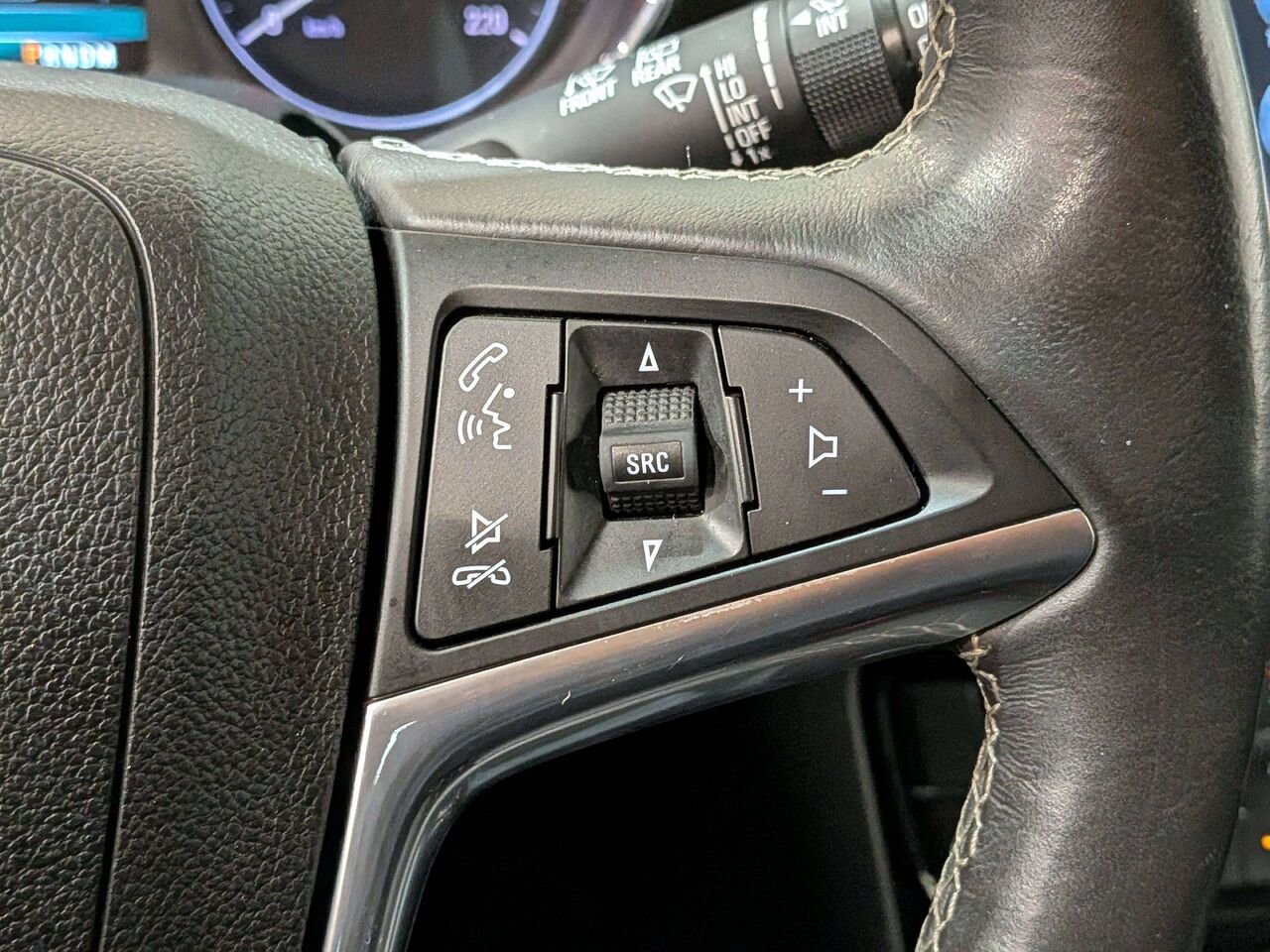 2018 Buick Encore FWD 4dr Essence White Val-David - photo #30