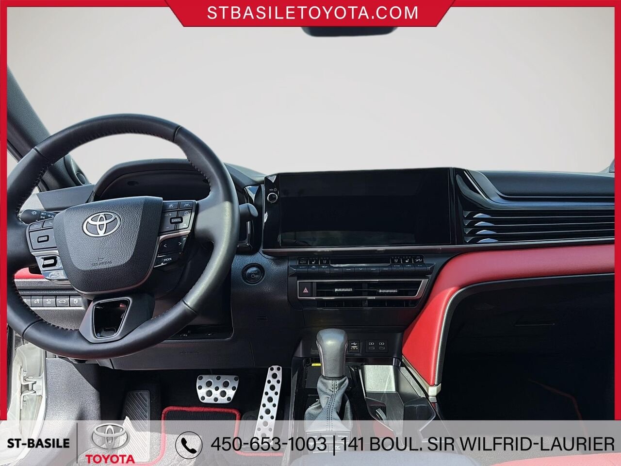 Toyota Camry Hybride 2025 Frisson glacé nacré avec toit noir Saint-Basile-le-Grand - photo #12