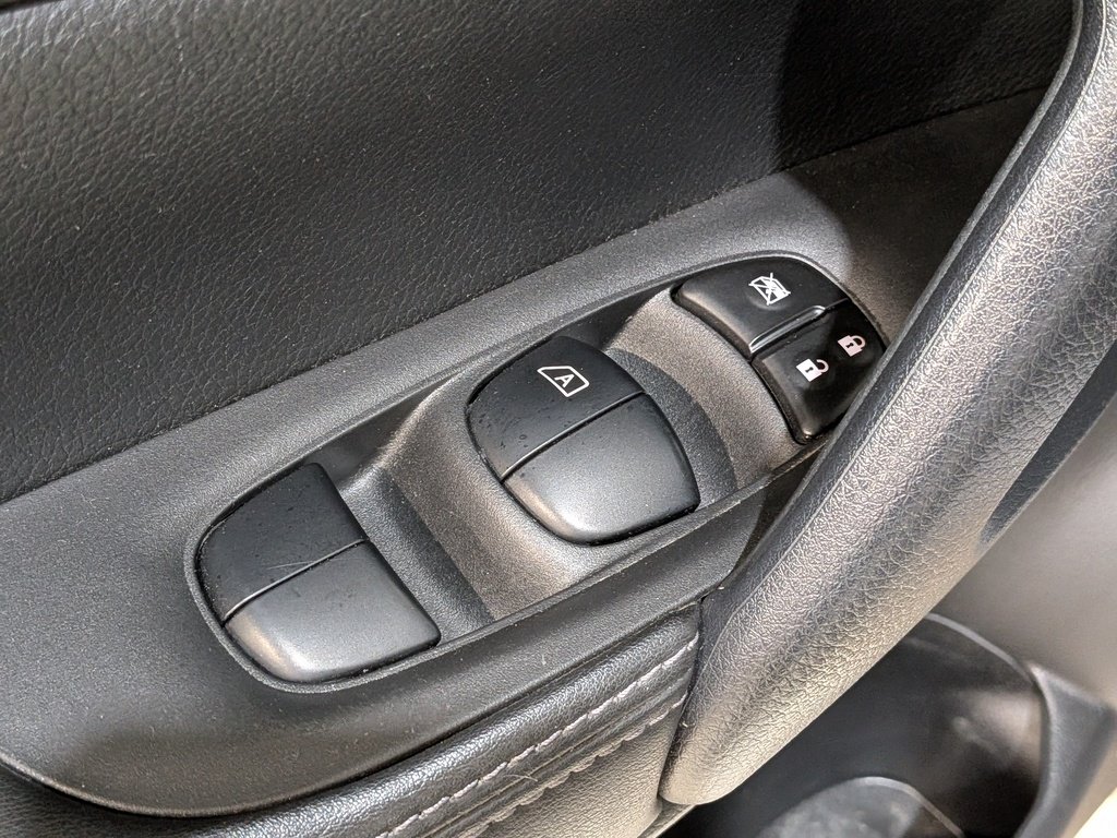 2023 Nissan Qashqai FWD S CVT Grey Val-David - photo #32