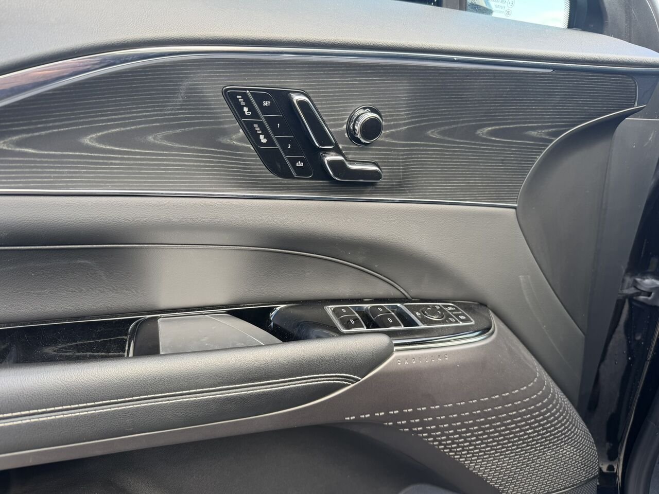 2024 Cadillac LYRIQ LUXURY AWD FINANCEMENT À PARTIR DE 0.99% Black Laval - photo #21
