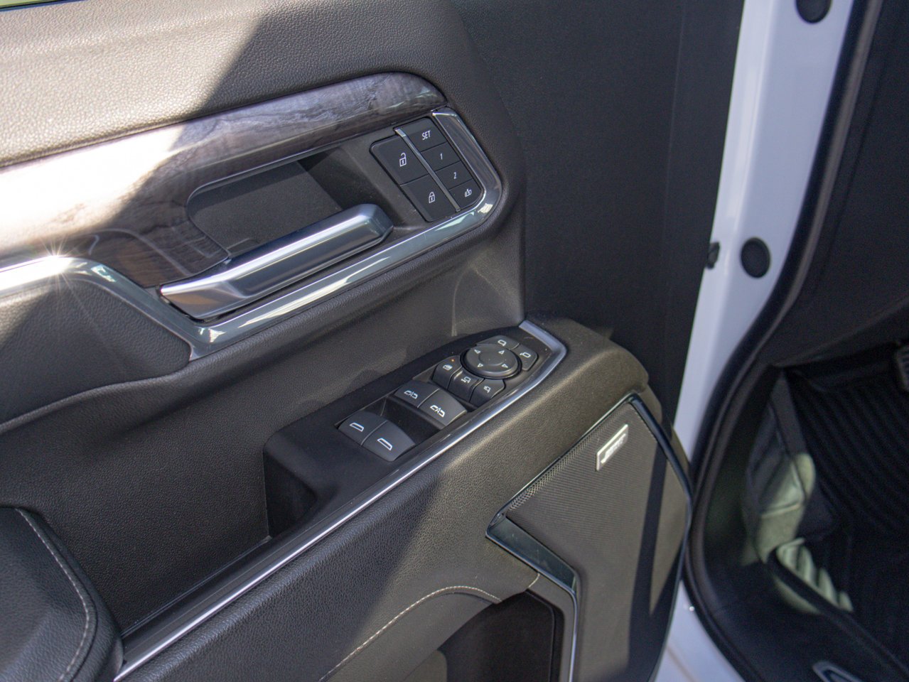 2024 Chevrolet Silverado 3500HD 4WD Crew Cab 159 LTZ White Sherwood Park - photo #19