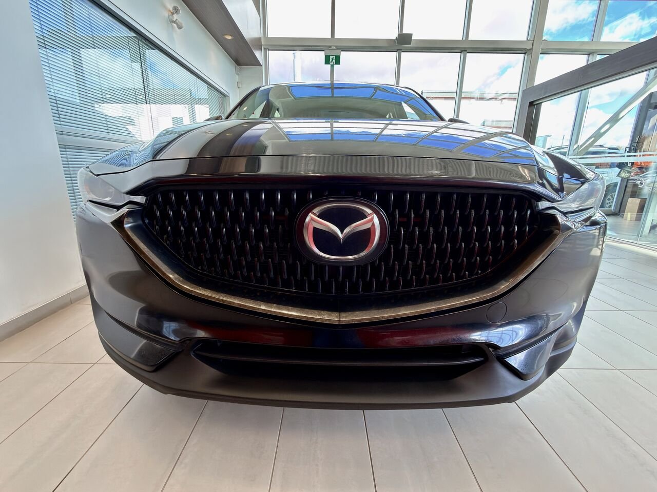 2021 Mazda CX-5 Black Notre-Dame-des-Prairies - photo #5