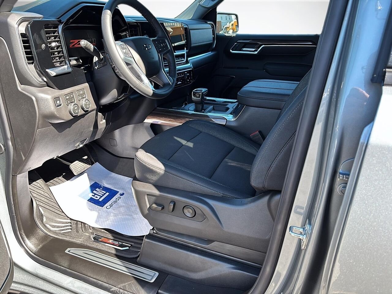 CHEVROLET Silverado 1500 RST 2026 GRIS STERLING METALLISE Saint-Hyacinthe - photo #7