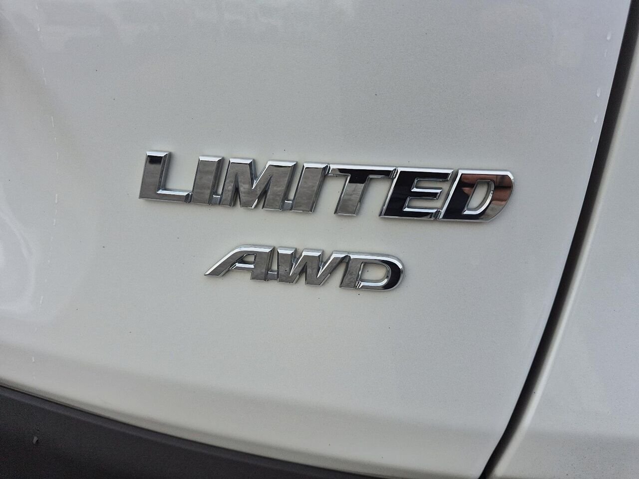 2019 Toyota RAV4 White Saint-Jérôme - photo #6