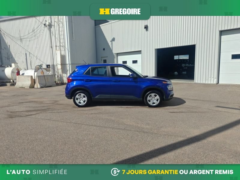 2023 Hyundai Venue Blue Laval - photo #10