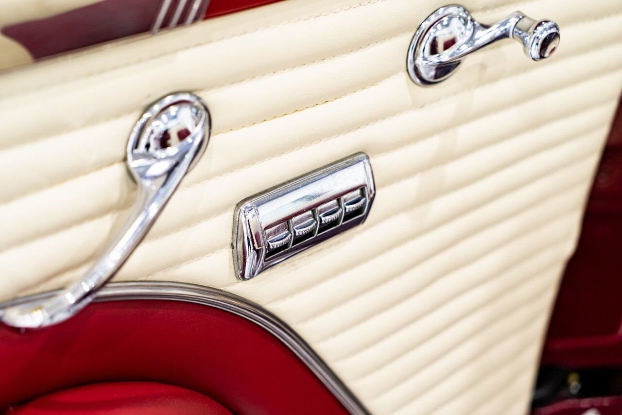 Oldsmobile 98 PRIX EN USD | Convertible Beautifully Presented from complete Restoration 1953 Rouge Montréal - photo #11