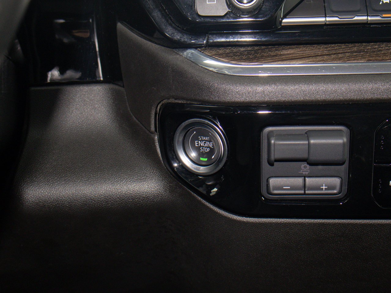 2025 Chevrolet Silverado 1500 4WD Crew Cab 147 LT White Sherwood Park - photo #22