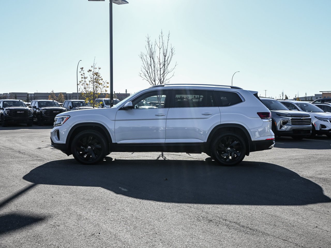 2024 Volkswagen Atlas Highline 2.0 TSI 4MOTION White Sherwood Park - photo #9