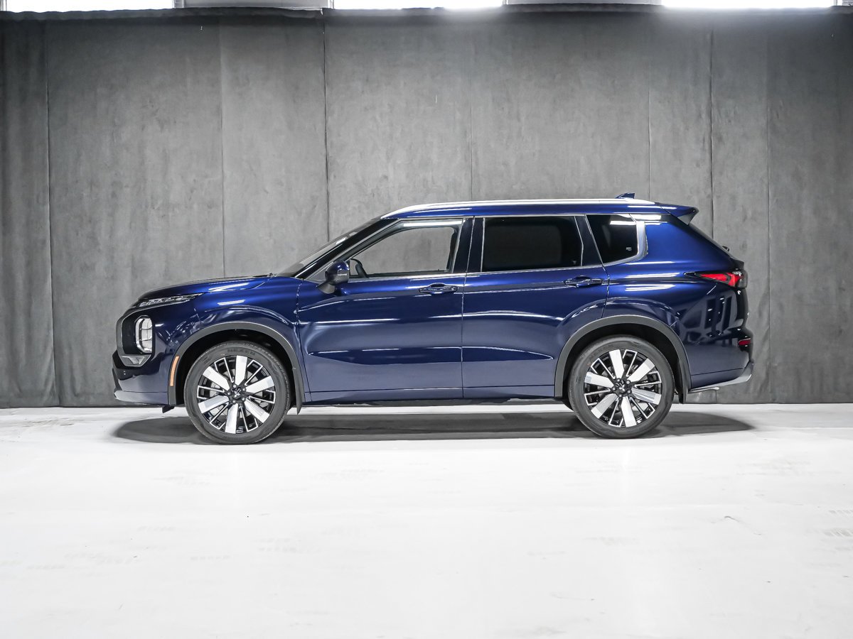 2026 Mitsubishi Outlander GT Cosmic Blue Montreal - photo #2