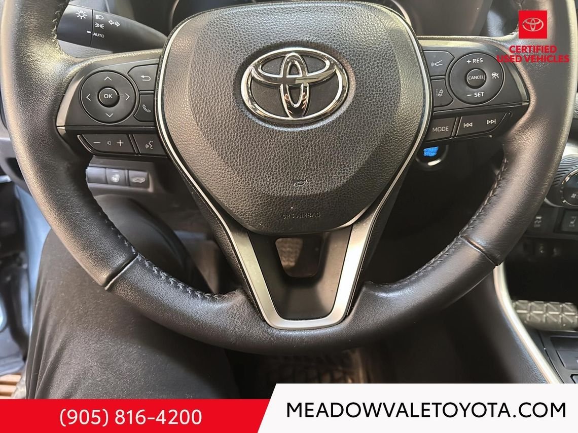2022 Toyota RAV4 Sunroof, AWD, Power tailgate, Powers Drivers Seat, one owner Magnetic Grey Metallic Mississauga - photo #17