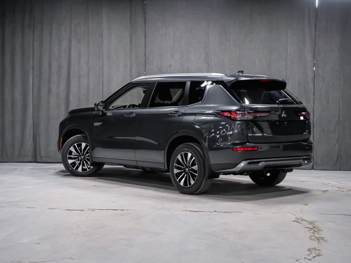 Mitsubishi Outlander PHEV LE 2026 Gris graphite métallisé Montréal - photo #3