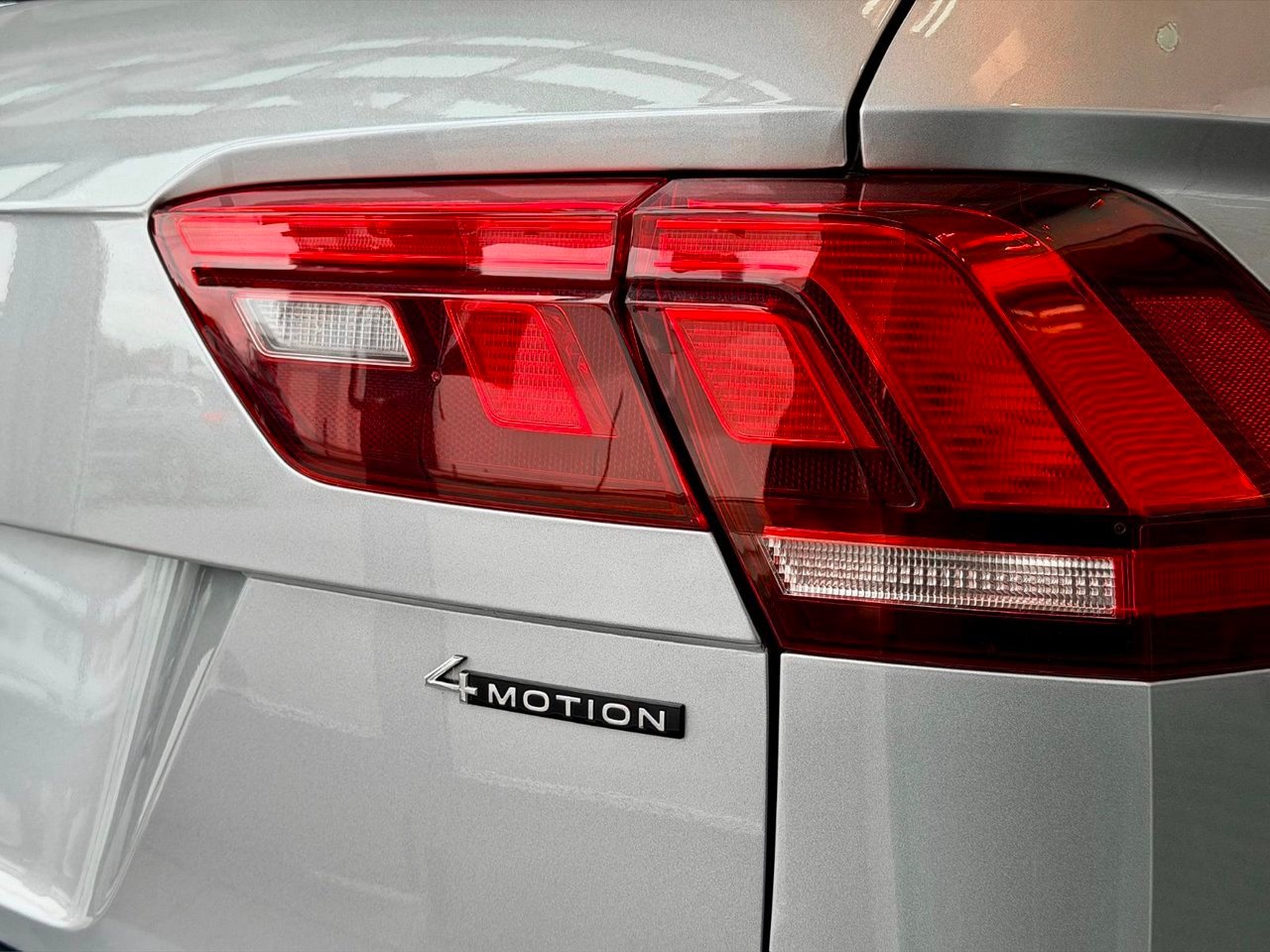 Volkswagen Tiguan 2024 Gris Notre-Dame-des-Prairies - photo #11