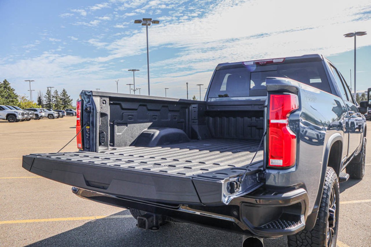 2026 Chevrolet Silverado 3500HD 4WD Crew Cab 159 LTZ Blue Sherwood Park - photo #7