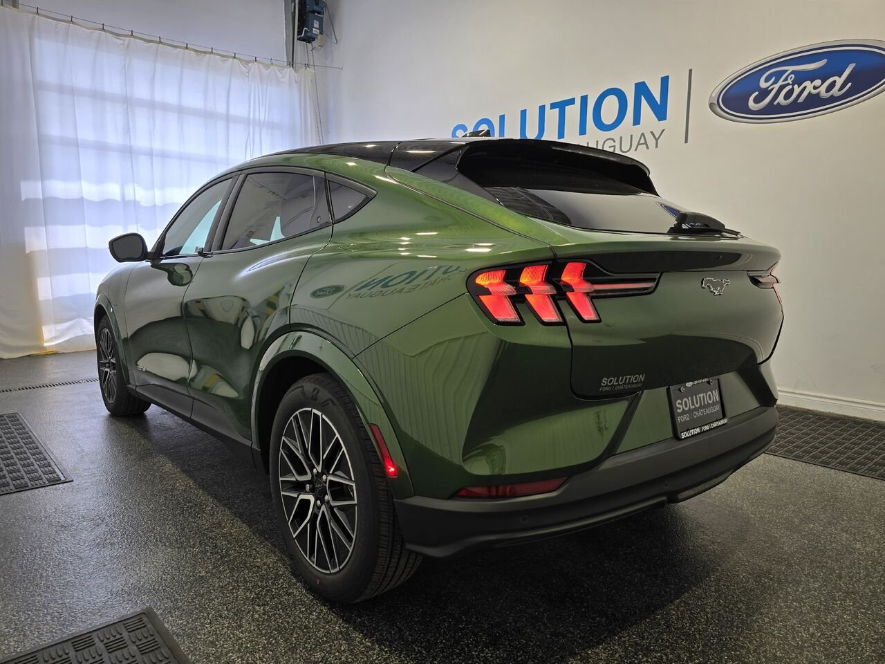 2026 Ford Mustang Mach-E Eruption Green Metallic Châteauguay - photo #1