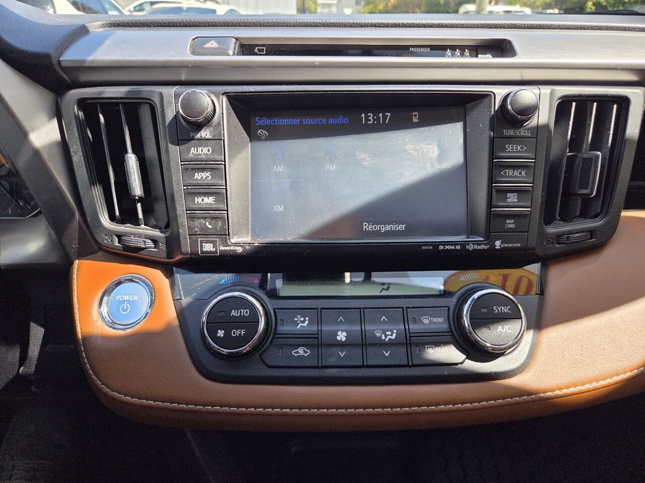 Toyota RAV4 Hybride 2017 Blanc Mont-Laurier - photo #22