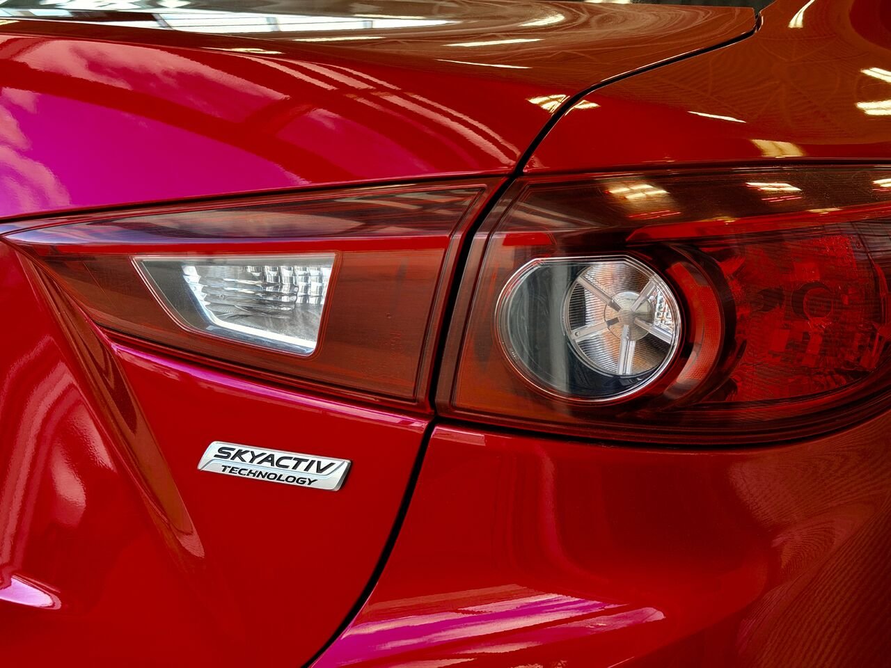2018 Mazda Mazda3 Red Notre-Dame-des-Prairies - photo #11