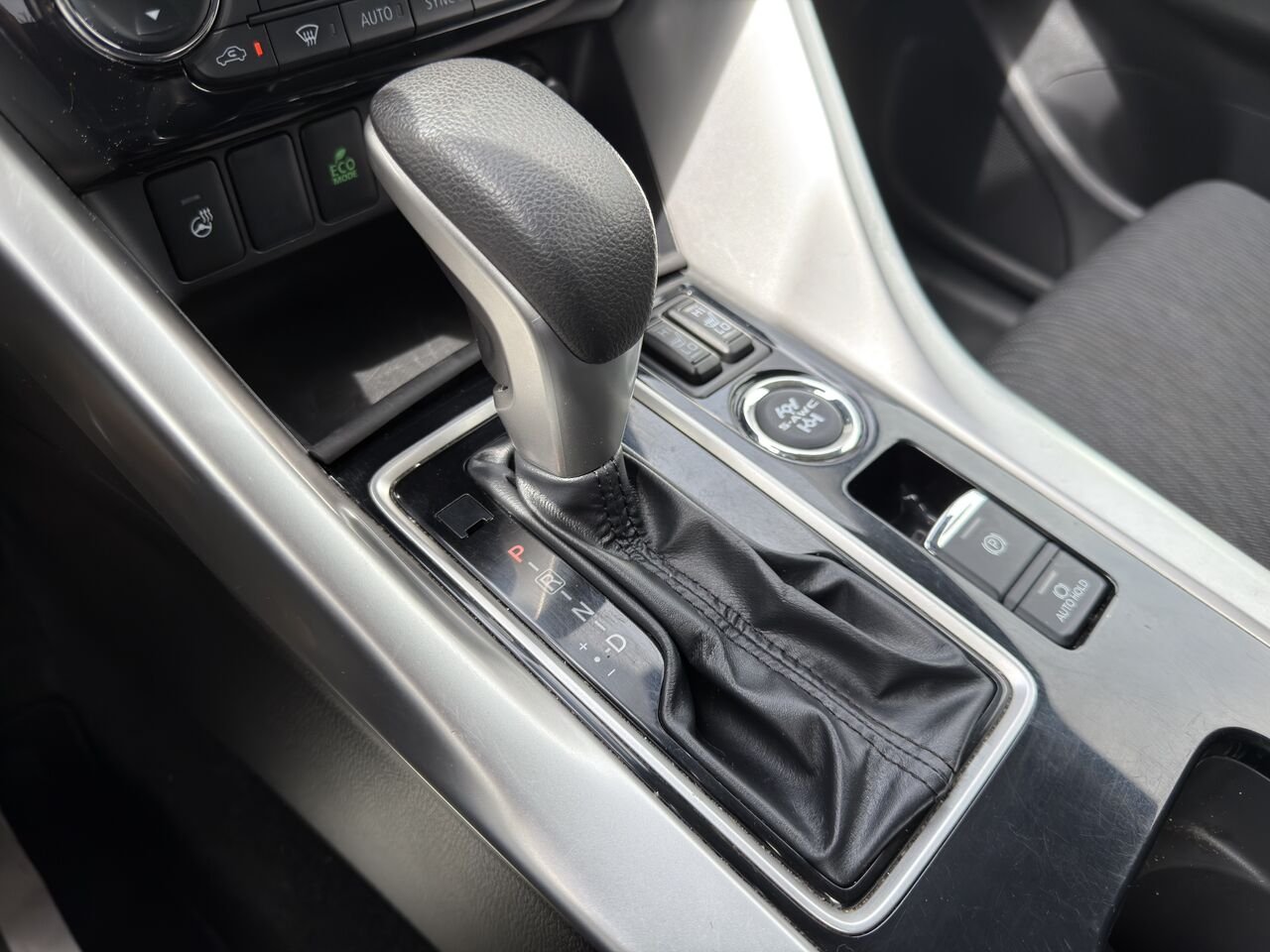 2023 Mitsubishi Eclipse Cross White Thetford Mines - photo #25
