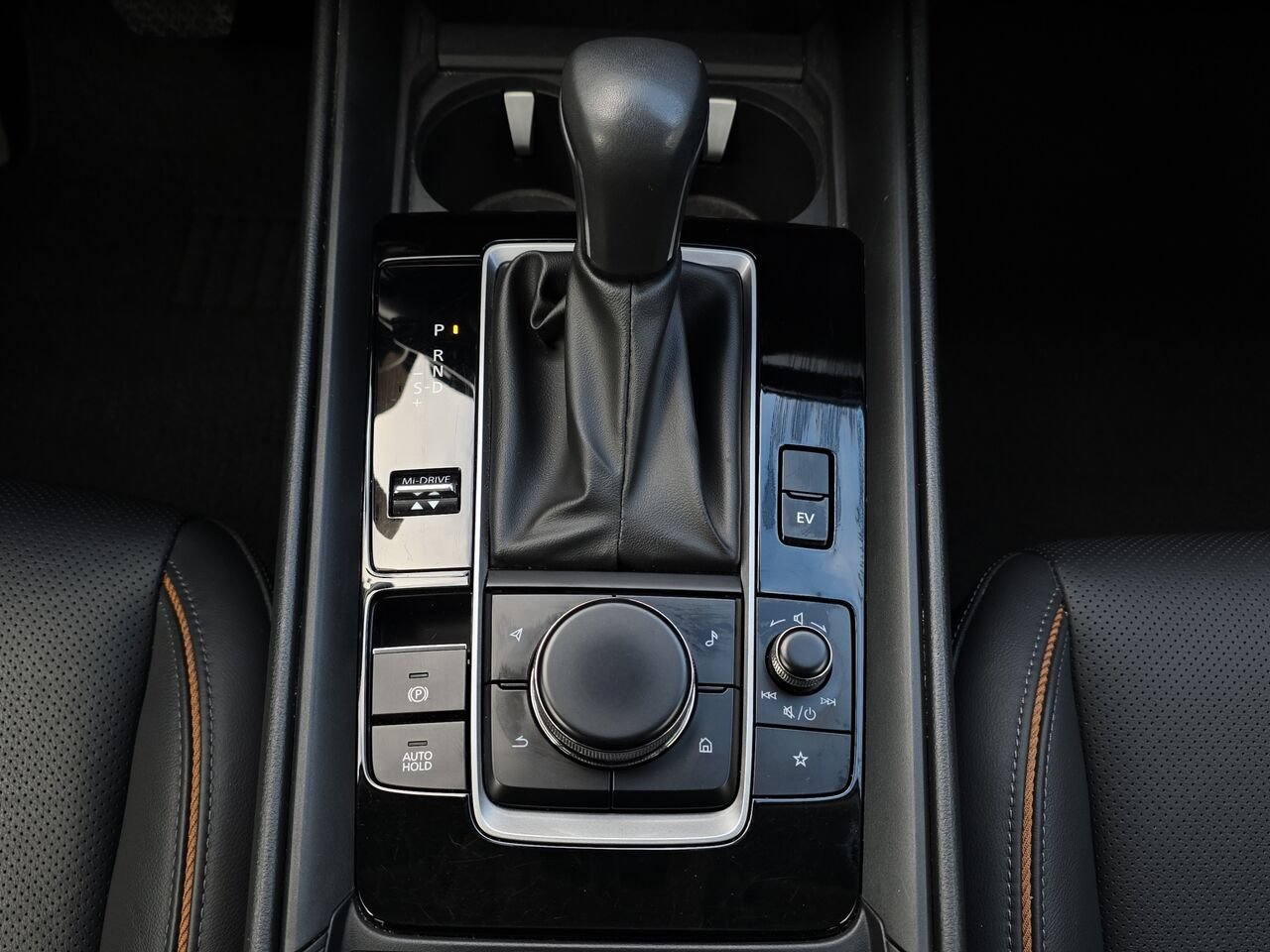 2025 Mazda CX-50 hybride GS-L e-AWD, toit panoramique, sièges avant chauffants, volant chauffant, Apple CarPlay/Android Grey Val-David - photo #22