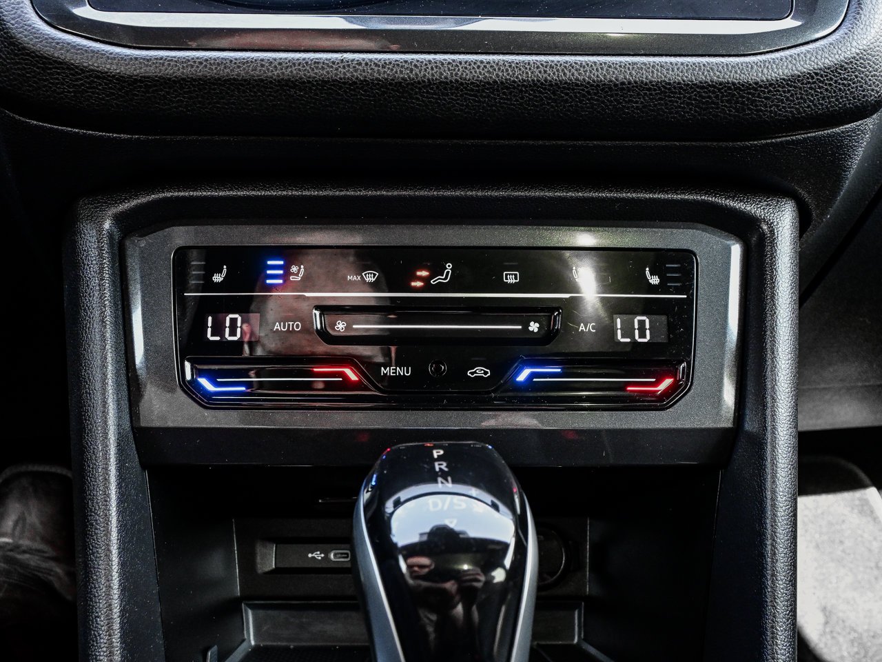 2024 Volkswagen Tiguan Highline R-Line 4MOTION Grey Sherwood Park - photo #29