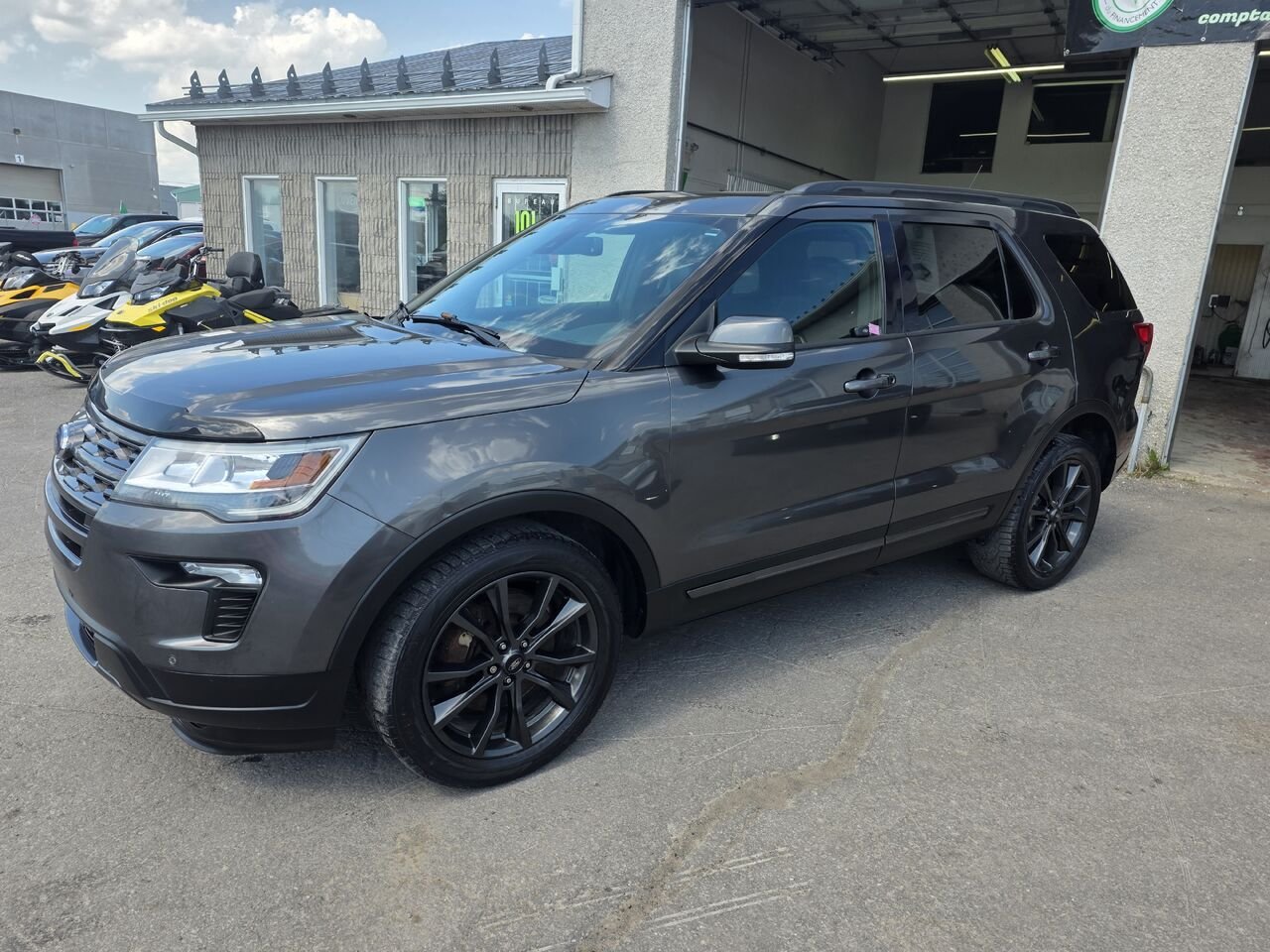 Ford exolorer 2018 Gris Longueuil, - photo #1