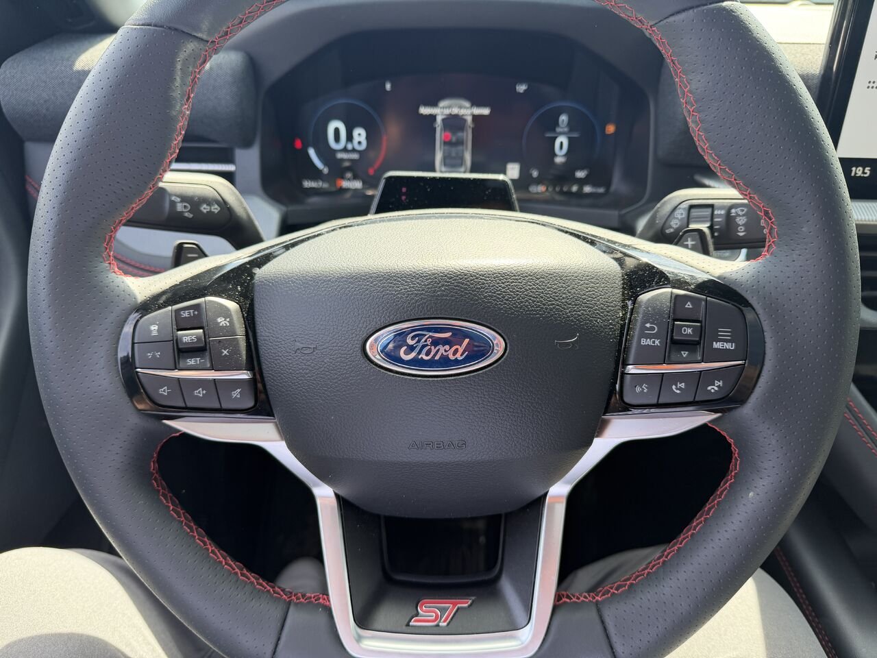 2026 Ford Explorer White Mont-Laurier - photo #18