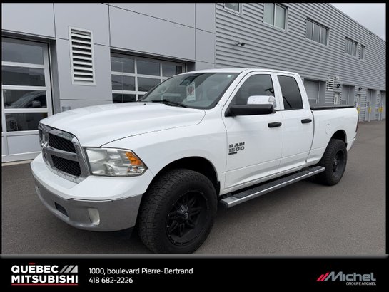Ram 1500 Classic ST Quad Cab 4x4 boite de 6 pi 4 po 2019 Blanc