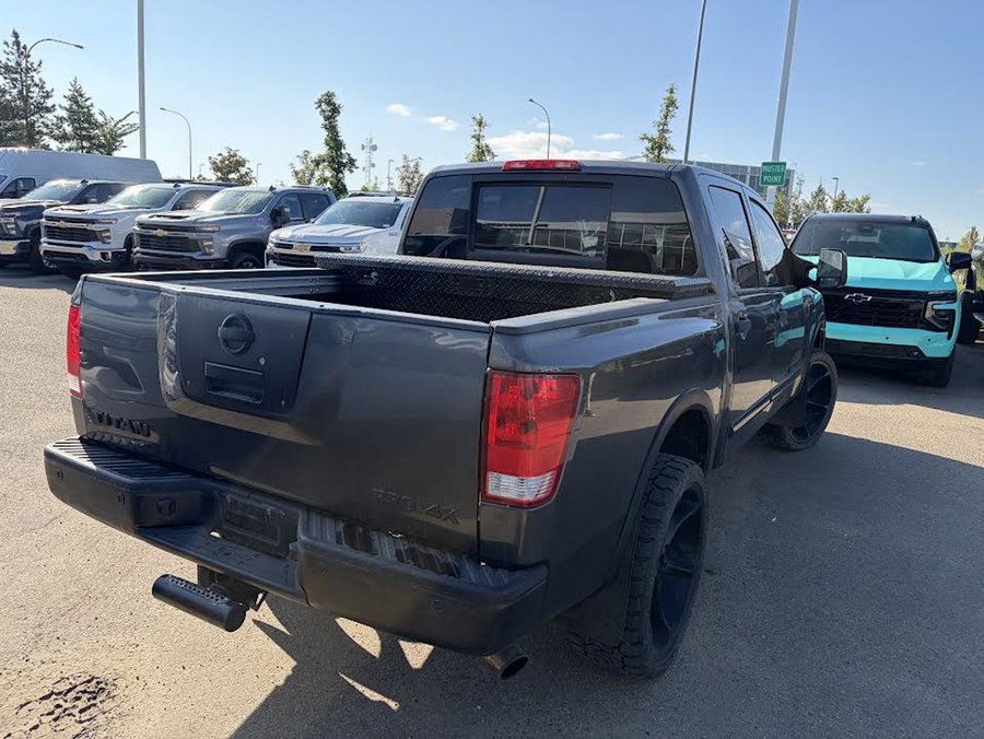 2011 Nissan Titan PRO-4X 5.6L | Sunroof Grey