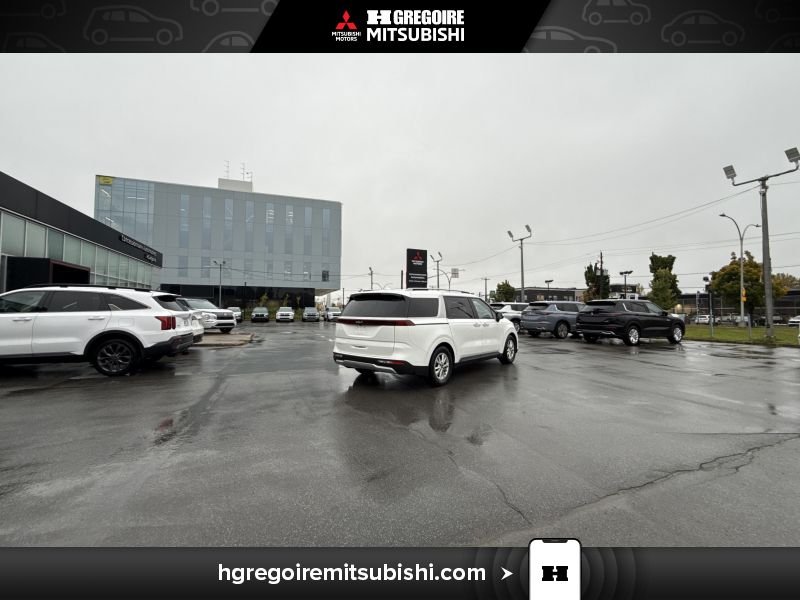 2023 Kia Carnival White Laval - photo #10
