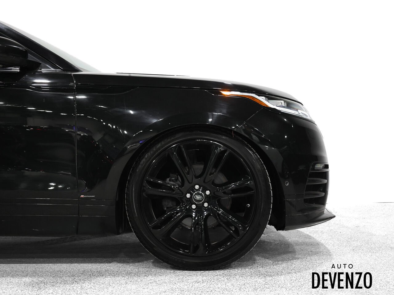 2018 Land Rover Range Rover Velar Black Saint-Eustache - photo #4