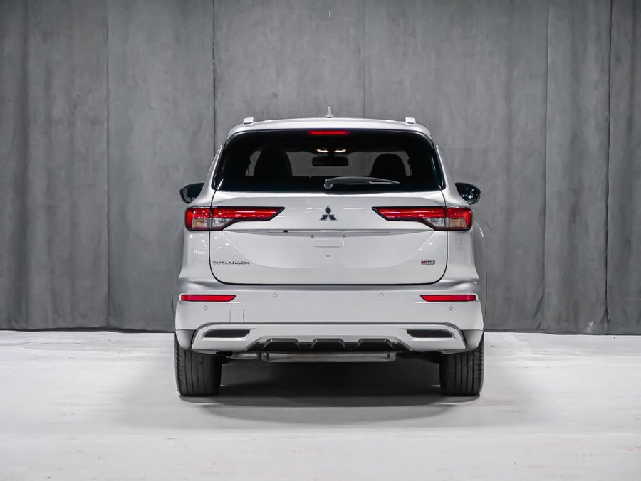 2023 Mitsubishi Outlander SEL Silver