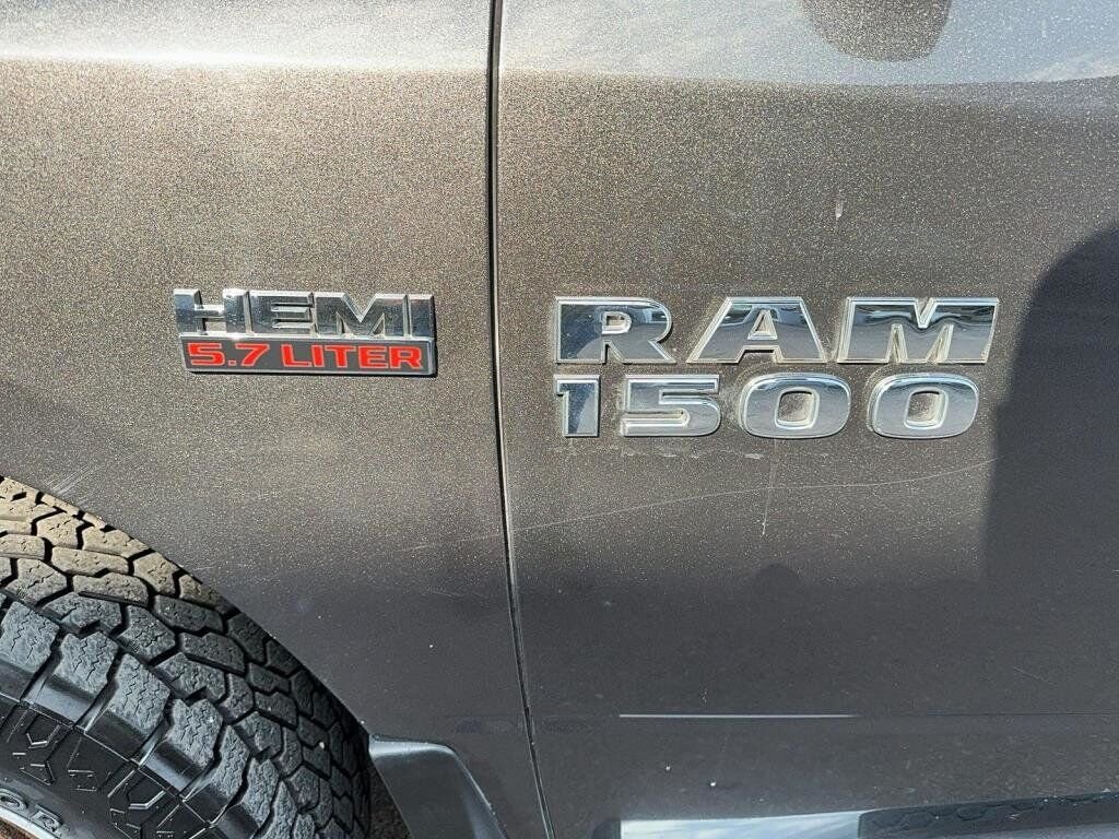 2017 Ram 1500 ST Grey Baie-Comeau - photo #5
