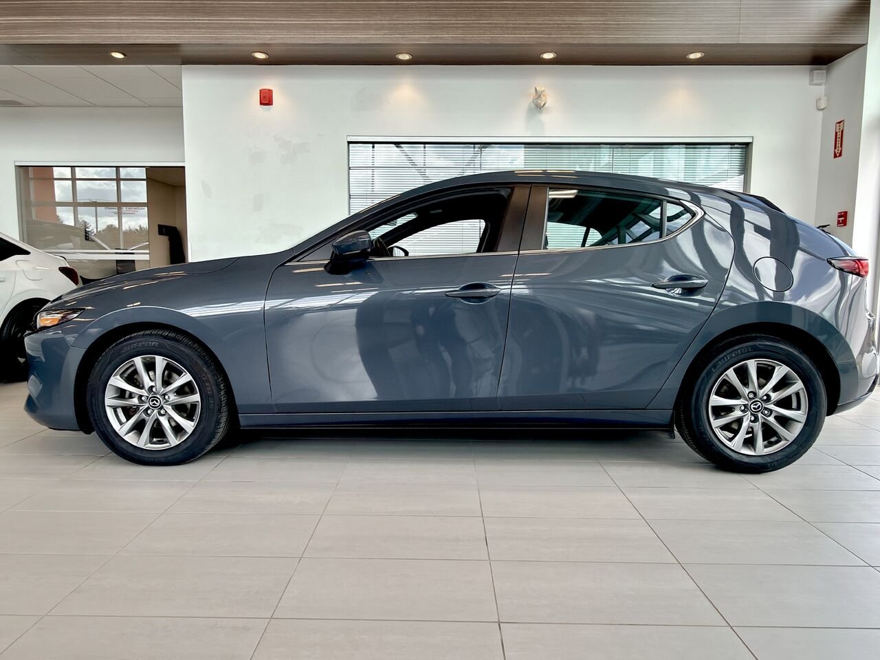 2022 Mazda Mazda3 Sport Grey Notre-Dame-des-Prairies - photo #5
