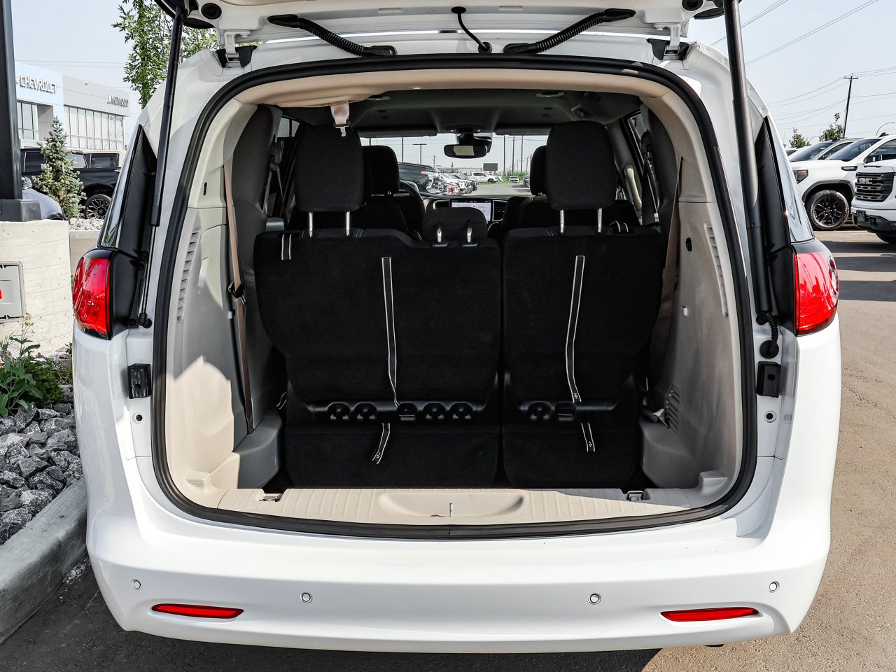2024 Chrysler Grand Caravan SXT 2WD White Sherwood Park - photo #8