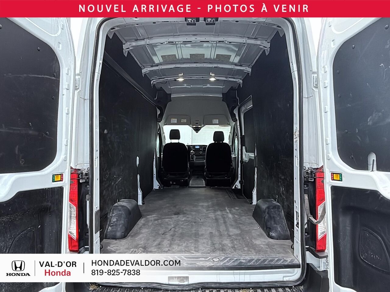 2025 Ford Transit fourgon utilitaire T-250 TI toit surélevé 148 po PNBV de 9 070 lb White Val-d'Or - photo #4