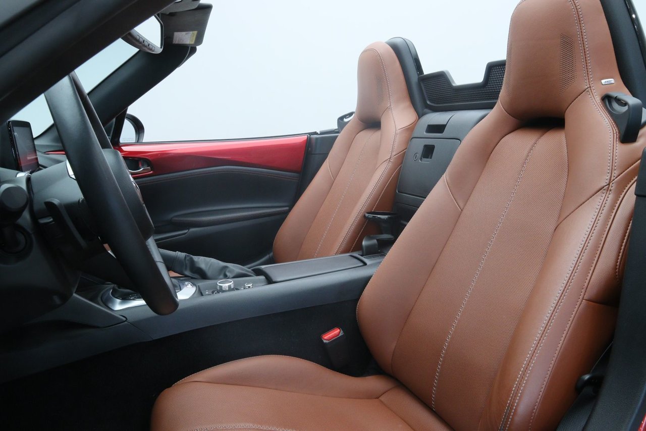 2023 Mazda MX-5 GT Red Baie-Comeau - photo #5