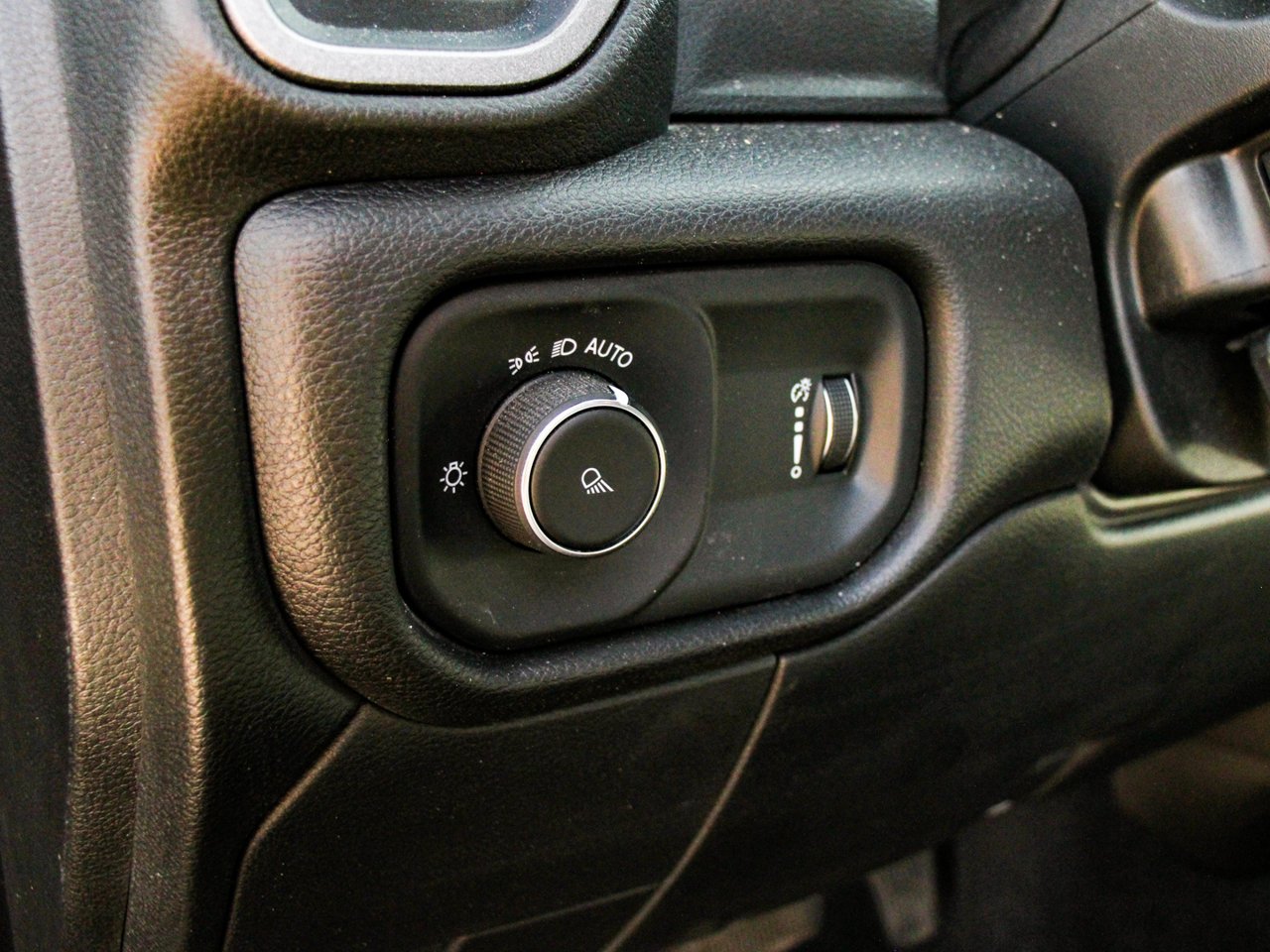 2024 Ram 3500 Tradesman 4x4 Crew Cab 6'4 Box Grey Sherwood Park - photo #15