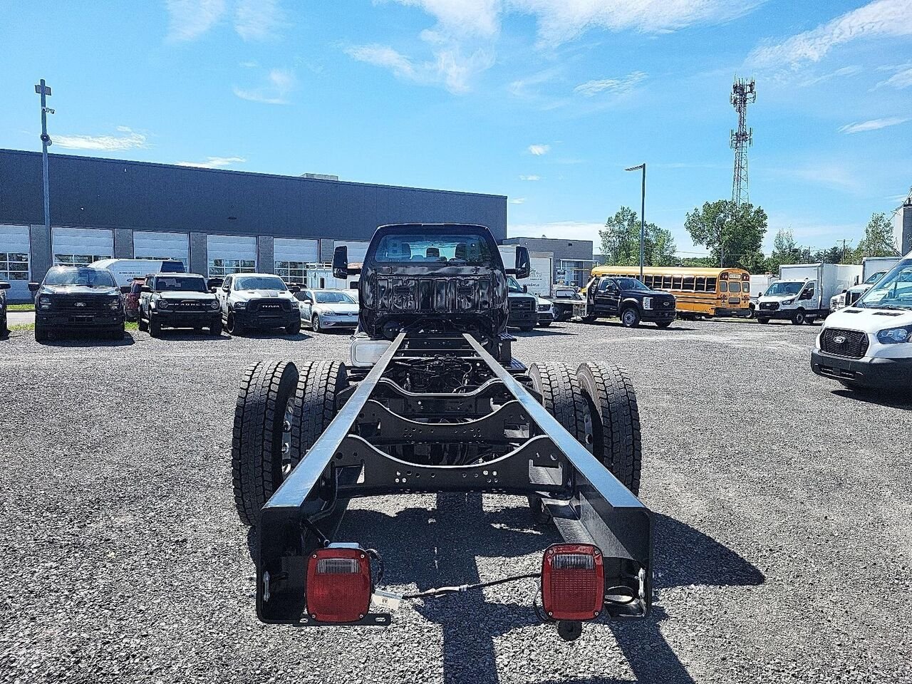 2027 Ford Super Duty F-750 Straight Frame Agate Black Saint-Jérôme - photo #4