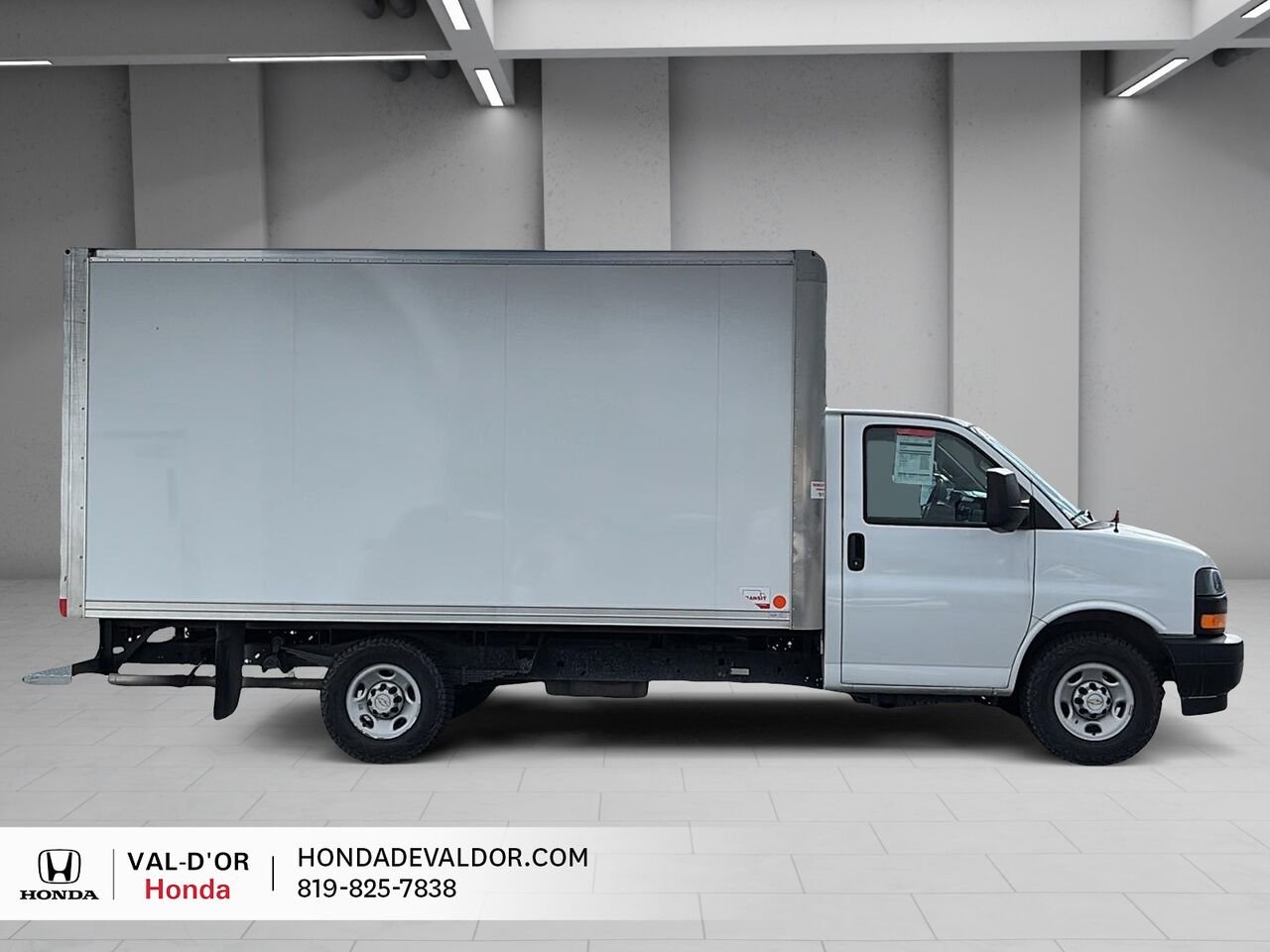 2025 Chevrolet Fourgonnette commerciale tronquée Express 3500 fourgonnette 159 po White Val-d'Or - photo #4