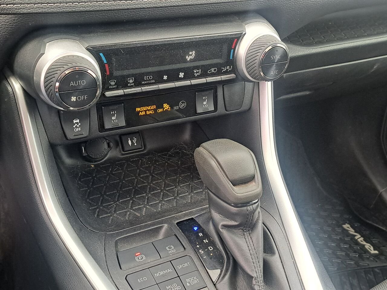 Toyota RAV4 XLE TI 2019 Noir minuit métallisé Lac-Etchemin - photo #10