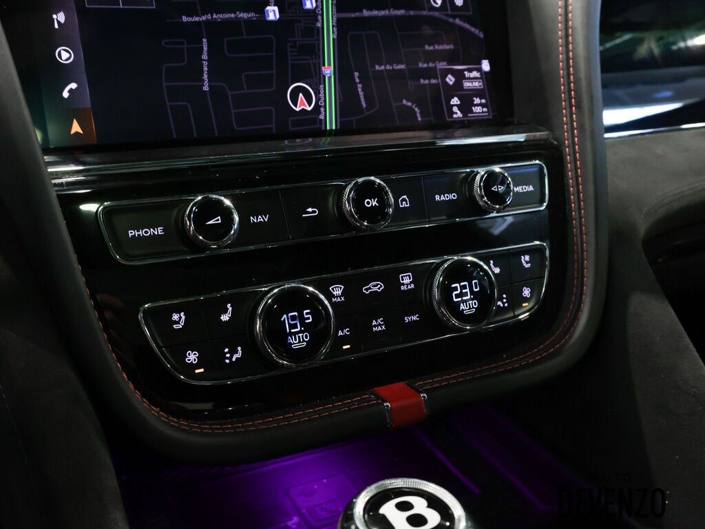 2021 Bentley Bentayga White Saint-Eustache - photo #24
