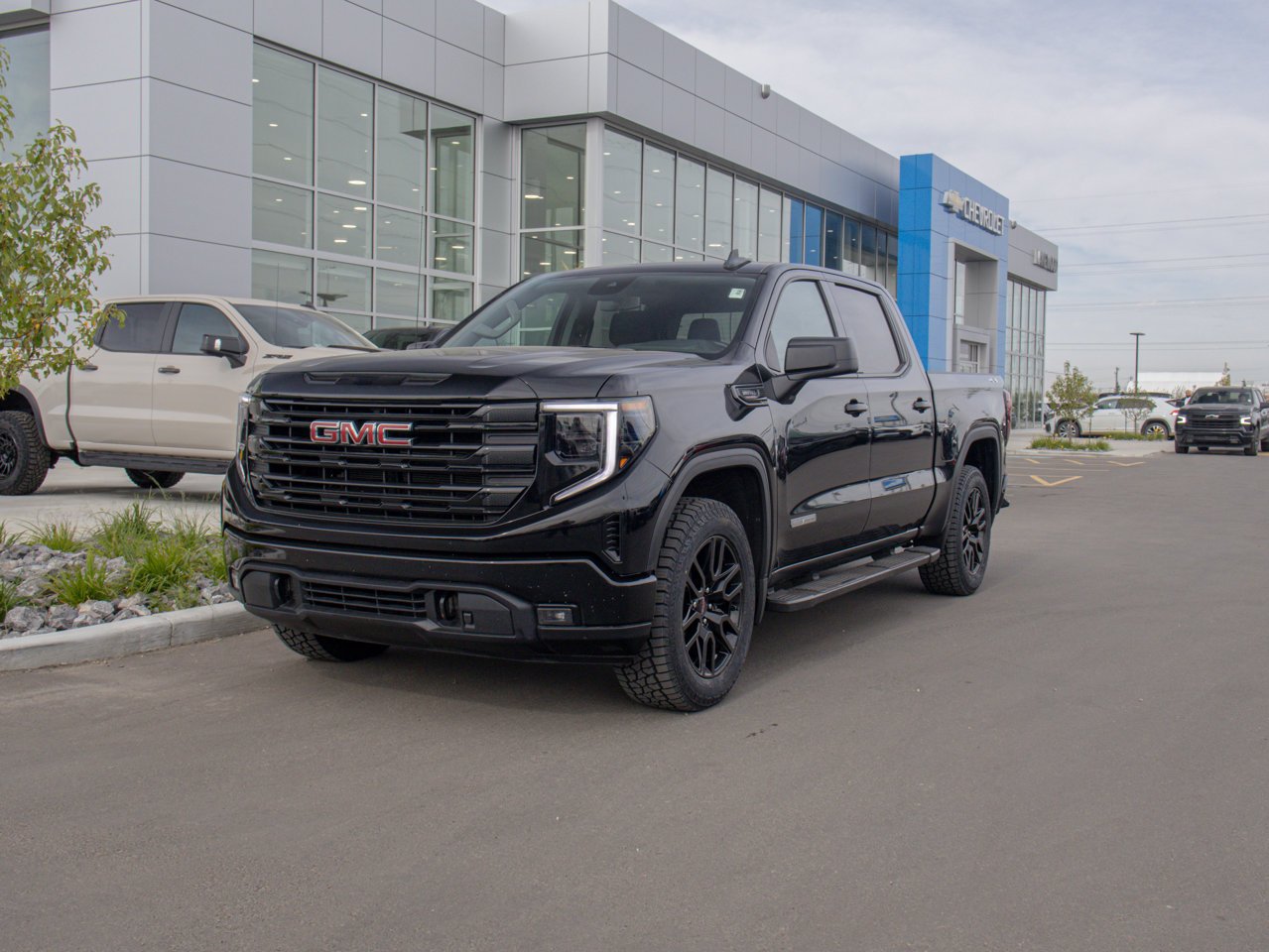 2024 GMC Sierra 1500 4WD Crew Cab 147 Elevation Black Sherwood Park - photo #3
